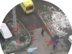 Убитого мужчину обнаружили под окнами жилого дома в Смоленске. Убитого мужчину обнаружили под окнами жилого дома в Смоленске.