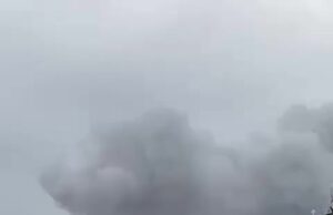 Два человека пострадали во время пожара на складе пиротехники во Владикавказе.