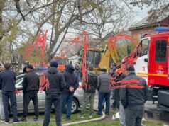 Спасатели извлекли из-под завалов тело одного погибшего, сообщили в республиканском МЧС.