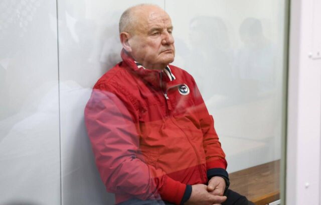 Экс-министра обороны Павла Попова приговорили к 19 годам колонии по делу о коррупции. Экс-министра обороны Павла Попова приговорили к 19 годам колонии по делу о коррупции.