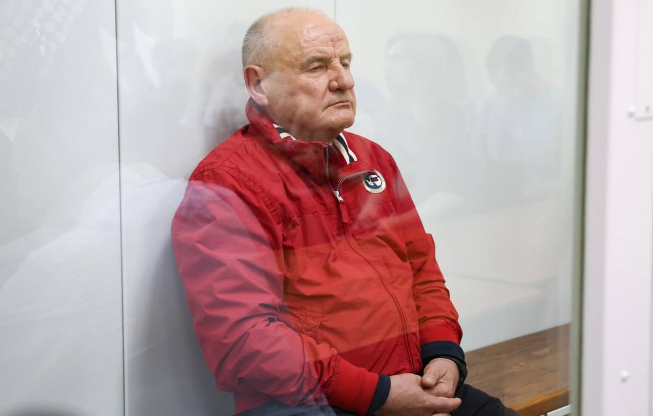 Экс-министра обороны Павла Попова осудили на 19 лет колонии за коррупцию. Экс-министра обороны Павла Попова осудили на 19 лет колонии за коррупцию.