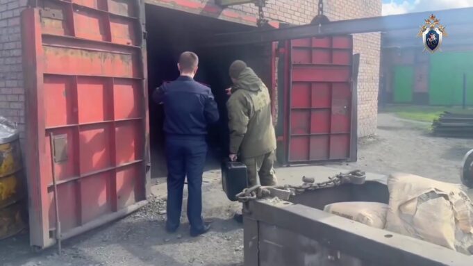 Один рабочий погиб при взрыве в шахте в Ростовской области, еще трое человек пострадали.