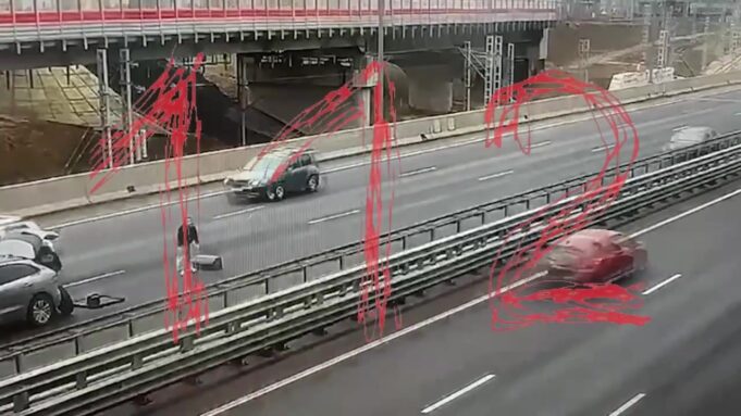 публикует момент аварии на севере Москвы, в которой погибли два человека.