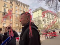 «Пришлось сказать детям, что, возможно, не вернусь домой»: Артём Чекалин пришёл в суд, где ему плани