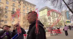 «Пришлось сказать детям, что, возможно, не вернусь домой»: Артём Чекалин пришёл в суд, где ему плани