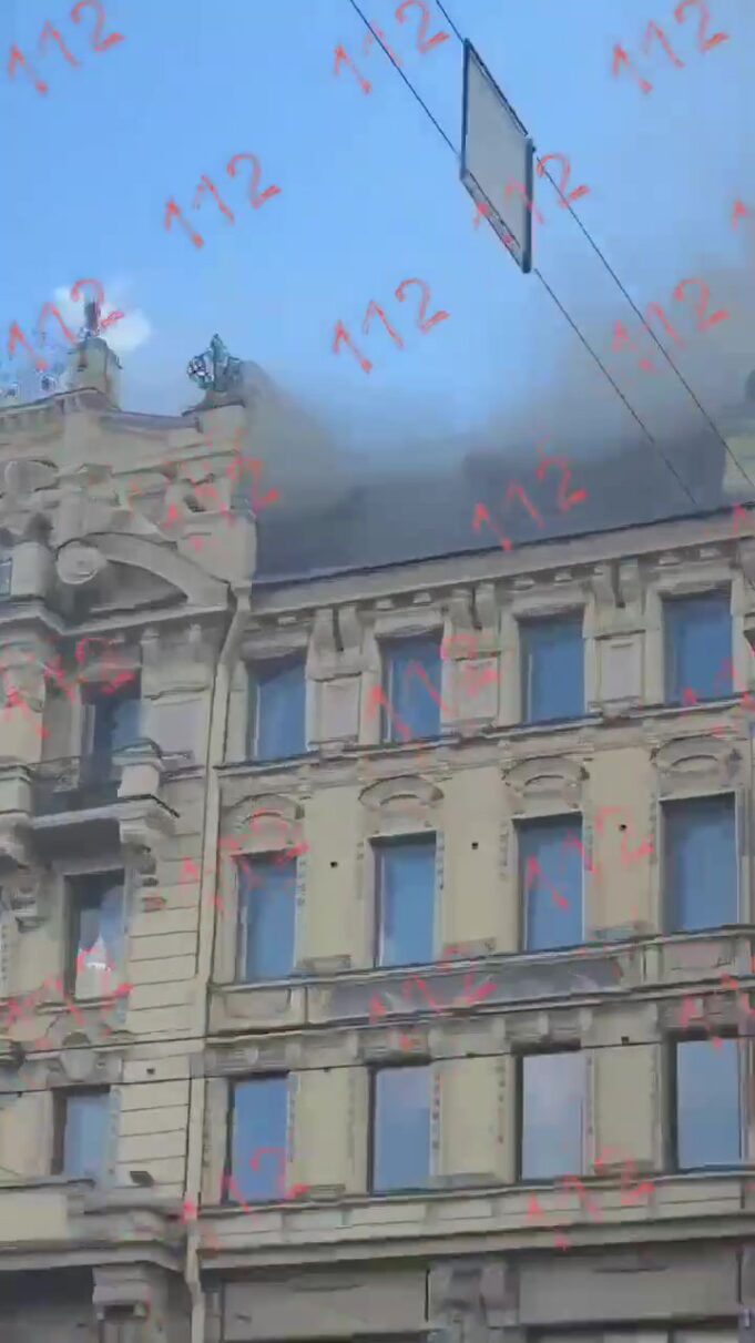 Доходный дом банкира Генриха Блокка загорелся на Невском проспекте в Санкт-Петербурге.