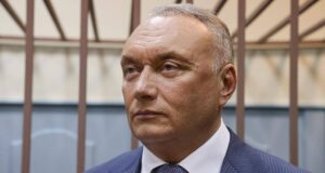 Экс-сенатора Дмитрия Савельева приговорили к 10 годам колонии по делу о подготовке заказного убийств