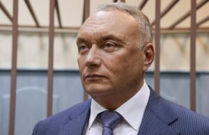 Экс-сенатора Дмитрия Савельева приговорили к 10 годам колонии по делу о подготовке заказного убийств