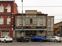 В результате ограбления букмекерской конторы пострадала сотрудница заведения. Она госпитализирована.