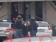 публикует кадры задержания мужчины, напавшего на букмекерскую контору.