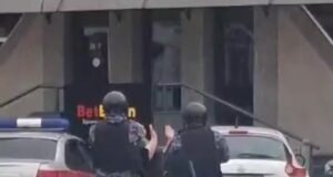 публикует кадры задержания мужчины, напавшего на букмекерскую контору.