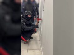 В офисах коммерсантов, недоплативших в бюджет РФ сумму с двенадцатью нулями, провели обыски.