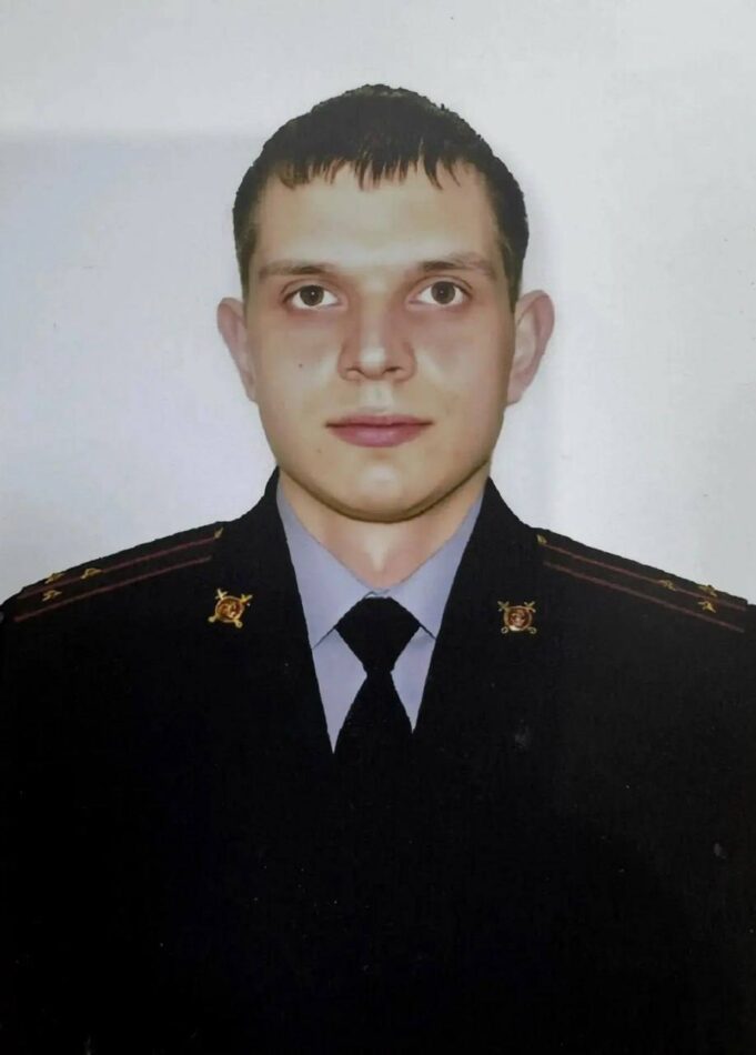 Погибшим при задержании преступника в Оренбургской области оказался Никита Гнусин. Сегодня ему испол