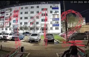 23-летний ревнивец жестоко избил парня, с которым на скамейке изменяла его несовершеннолетняя девушк