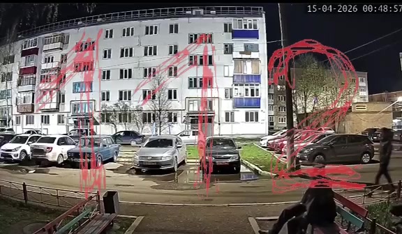 23-летний ревнивец жестоко избил парня, с которым на скамейке изменяла его несовершеннолетняя девушк