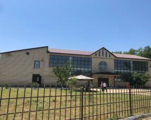 Директор спортшколы в Хасавюрте фиктивно трудоустроил знаменитого спортсмена в качестве тренера. Сер