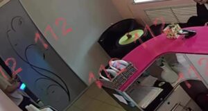 В Ростове ищут извращенца, который вломился в кабинку солярия к незнакомой девушке и украл её трусы.