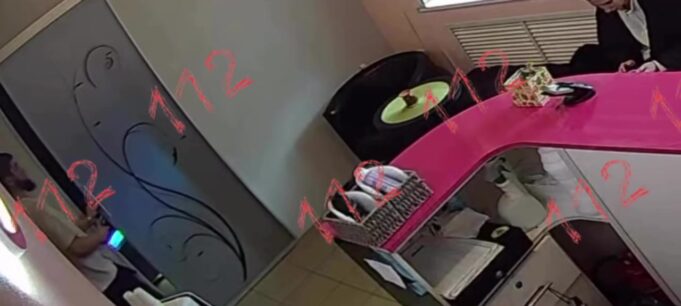 В Ростове ищут извращенца, который вломился в кабинку солярия к незнакомой девушке и украл её трусы.