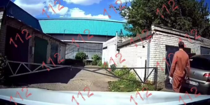 Дай-ка я тебя щас со «Зверобоем» познакомлю. Познакомить?!