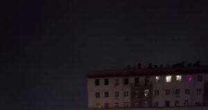 Шесть машин, в том числе Jaguar столкнулись на Садовом кольце. Предварительно, один человек погиб.