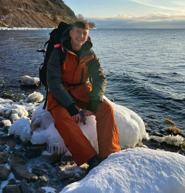 По словам очевидцев, руководитель группы вместе со своей спутницей спустился в базовый лагерь, чтобы