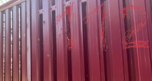 Мужчина получил осколочные ранения после взрыва коробки в Ленобласти.