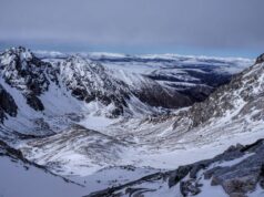 Четверых человек накрыло лавиной в горах Бурятии.