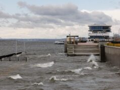 Четыре рыбака пропали без вести после шторма под Волгоградом. Одного из них нашли мертвым.