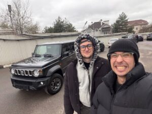 Дерево рухнуло на новую машину Славы Мэрлоу.