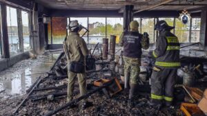 Задержаны пять подозреваемых в нарушении безопасности, из-за которых восемь человек погибли при пожа
