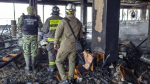 Задержаны пять подозреваемых в нарушении безопасности, из-за которых восемь человек погибли при пожа