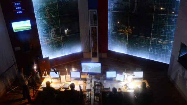 Командный пункт во время несения боевого дежурства зенитными ракетными дивизионами - РИА Новости, 1920, 29.04.2026