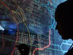 Военнослужащая на командном пункте во время несения боевого дежурства зенитными ракетными дивизионами - РИА Новости, 1920, 17.04.2026