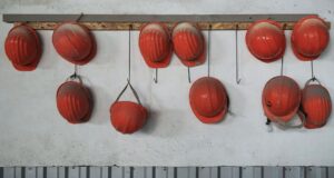 Каски рабочих - РИА Новости, 1920, 06.04.2026