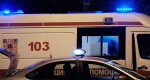 Автомобили полиции и скорой медицинской помощи на улице Москвы - РИА Новости, 1920, 21.04.2026