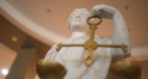 Статуя Фемиды в суде - РИА Новости, 1920, 18.04.2026