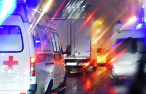 В Грайвороне мирный житель пострадал от детонации дрона Автомобили скорой помощи - РИА Новости, 1920, 08.04.2026