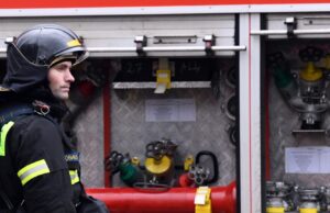 Сотрудник МЧС РФ - РИА Новости, 1920, 05.04.2026