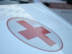 Красный крест на автомобиле скорой медицинской помощи - РИА Новости, 1920, 05.04.2026