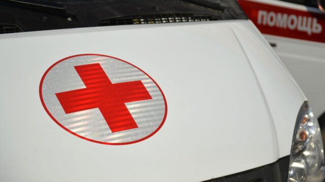 Красный крест на автомобиле скорой медицинской помощи - РИА Новости, 1920, 28.04.2026
