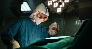 Хирург во время операции - РИА Новости, 1920, 10.04.2026