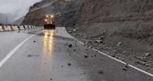 Размытая автомобильная дорога в Дагестане - РИА Новости, 1920, 11.04.2026