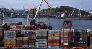 Грузовые контейнеры во Владивостокском морском рыбном порту - РИА Новости, 1920, 11.04.2026