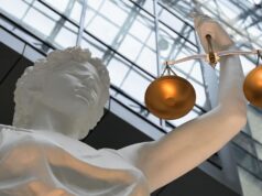 Экс-министра тарифной политики Красноярского края отправили в СИЗО на два месяца Скульптура богини Фемиды - РИА Новости, 1920, 07.04.2026