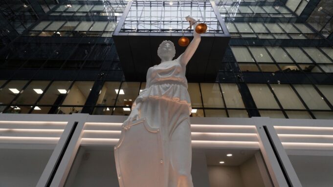 Статуя богини правосудия Фемиды - РИА Новости, 1920, 16.04.2026