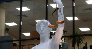 Статуя богини правосудия Фемиды - РИА Новости, 1920, 15.04.2026