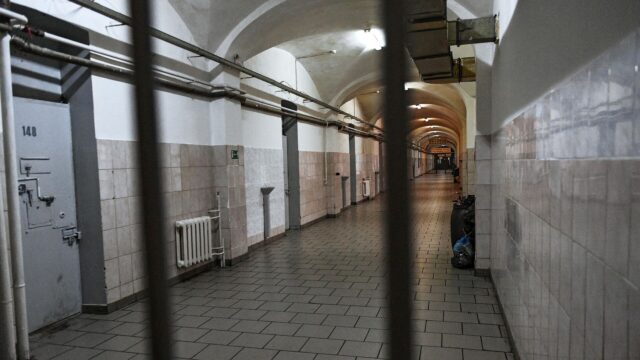 РИА Новости: экс-замглавы "Бутырки" получил 3 года работ за майнинг в изоляторе Коридор в Бутырке - РИА Новости, 1920, 07.04.2026