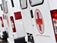 Замглавы округа погиб, спасая детей при атаке ВСУ на школу в Великой Знаменке Автомобили скорой медицинской помощи - РИА Новости, 1920, 07.04.2026