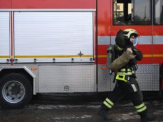 В Калужской области из-за атаки БПЛА загорелся трансформатор электроподстанции Сотрудник противопожарной службы МЧС России на месте пожара - РИА Новости, 1920, 11.04.2026