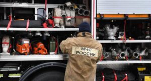 Сотрудник МЧС России - РИА Новости, 1920, 08.04.2026